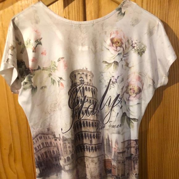 3 for $40 🤩 Red Coral Tunic - Picture 2 of 3